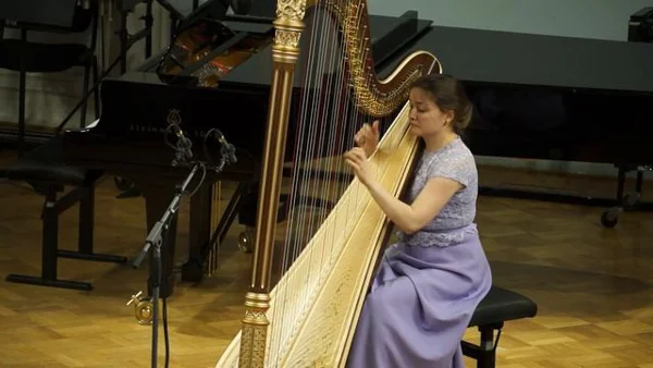 <i>The Queen of the Harp</i>. Vera Dulova’s Birthday