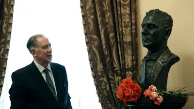 Торжественная церемония передачи в дар Консерватории бюста Якова Флиера