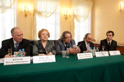Член Жюри Конкурса, заведующий кафедрой концертмейстерского мастерства Академии музыки имени Гнесиных Виктор Александрович Власов; Член Жюри Конкурса, Заслуженная артистка России, профессор Московской консерватории Галина Николаевна Брыкина; директор Департамента артистической деятельности Московской консерватории, профессор, проректор по артистической деятельности и учебно-методическому объединению Александр Зиновьевич Бондурянский; специальный гость Конкурса, пианист, композитор, педагог Карло Пари (Италия); начальник отдела фестивалей, конкурсов и специальных мероприятий Управления специальных творческих программ Департамента артистической деятельности Московской консерватории Виталий Гаврук.