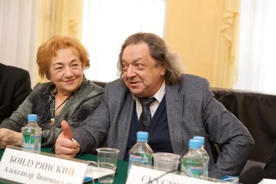 Член Жюри Конкурса, Заслуженная артистка России, профессор Московской консерватории, Член Совета Объединения педагогов фортепиано «ЭПТА» (European piano teachers association – Russia) Галина Николаевна Брыкина; Народный артист России, лауреат премии Москвы, директор Департамента артистической деятельности Московской консерватории, профессор, проректор по артистической деятельности и учебно-методическому объединению Александр Зиновьевич Бондурянский.
