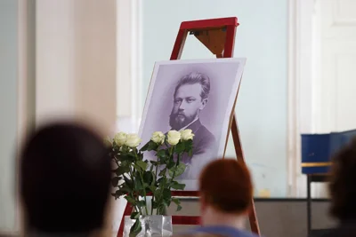 В Рахманиновском зале состоялся концерт, посвящённый Н.Г. Рубинштейну и П.И. Чайковскому. Программа подготовлена иностранными учащимися композиторского, дирижёрского и оркестрового факультетов класса профессора Р. А. Хананиной (межфакультетская кафедра фортепиано).