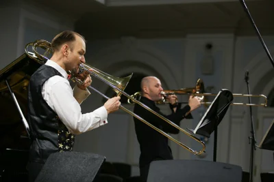 М. Дэвис. «Trombone Institute of Technology» для двух тромбонов. Исполняют Михаил Оленев (тромбон), Дмитрий Шаров (тромбон)