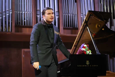 На сцене Малого зала Александр Ключко (фортепиано)