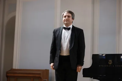 На сцене Рахманиновского зала Алексей Кудряшов (фортепиано)