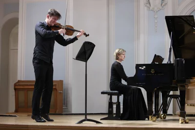 Сергей Полтавский (альт) и Елена Тарасова (фортепиано) на сцене Рахманиновского зала