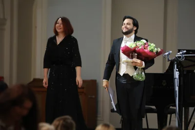 Карина Погосбекова (фортепиано), Валерий Макаров (тенор) на сцене Рахманиновского зала