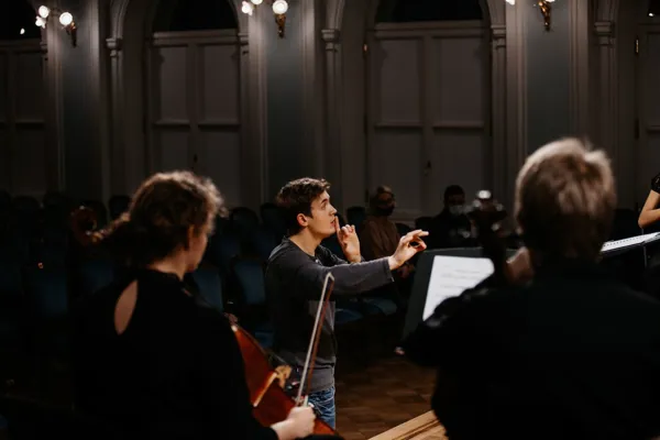 Прямая интернет-трансляция концерта в рамках Всероссийской акции «Ночь искусств». Камерный оркестр «Академия Русской Музыки», художественный руководитель и дирижёр — Иван Никифорчин.