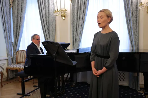 Романсы А.П. Агажанова исполняет Ю. Савченко