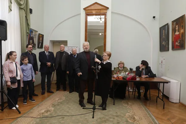 Выставка «Хранитель времени» (живопись — графика — гобелен). 
