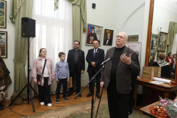 Выставка «Хранитель времени» (живопись — графика — гобелен). 