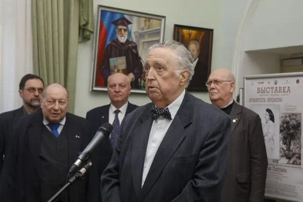 Выставка «Хранитель времени» (живопись — графика — гобелен). 