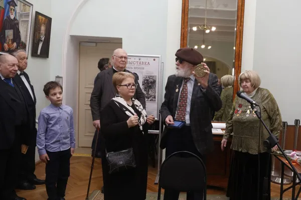 Выставка «Хранитель времени» (живопись — графика — гобелен). 