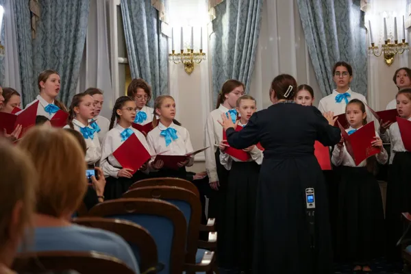 Детское отделение Московского Синодального хора, руководитель и дирижер Наталья Асмус. Концерт духовной музыки «Заступница Усердная»