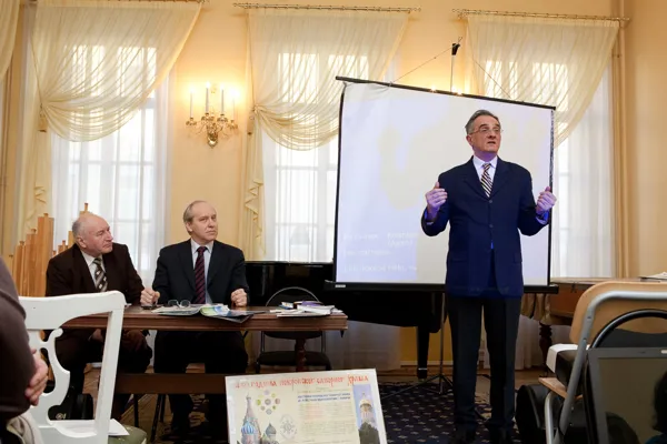 Выступает доктор Божедар Митрович (Сербия)