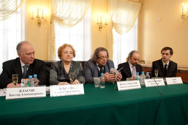 Член Жюри Конкурса, заведующий кафедрой концертмейстерского мастерства Академии музыки имени Гнесиных Виктор Александрович Власов; Член Жюри Конкурса, Заслуженная артистка России, профессор Московской консерватории Галина Николаевна Брыкина; директор Департамента артистической деятельности Московской консерватории, профессор, проректор по артистической деятельности и учебно-методическому объединению Александр Зиновьевич Бондурянский; специальный гость Конкурса, пианист, композитор, педагог Карло Пари (Италия); начальник отдела фестивалей, конкурсов и специальных мероприятий Управления специальных творческих программ Департамента артистической деятельности Московской консерватории Виталий Гаврук.