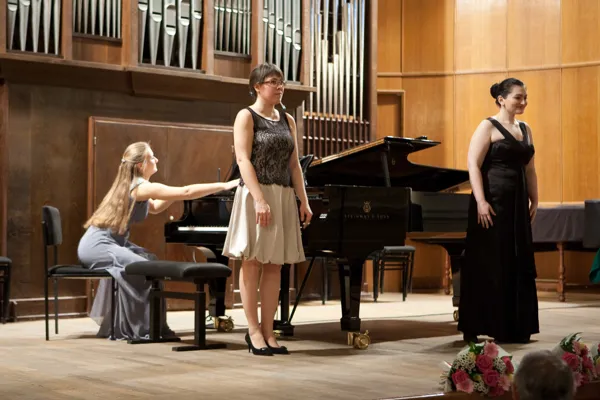 Дипломанты конкурса «Piano & Voice» Зарина Абаева (сопрано) и Анастасия Дикова (фортепиано)
