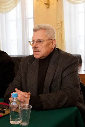 Выступает член Жюри II тура конкурса, композитор, профессор Латвийской академии музыки имени Я. Витола Юрис Карлсонс (Латвия).