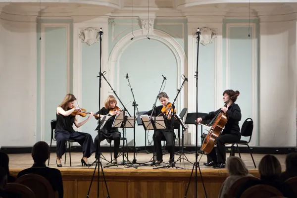 «Rusquartet». Анна Снежина (первая скрипка), Анна Янчишина (вторая скрипка), Евгения Зубова (альт), Александр Дулов (виолончель).