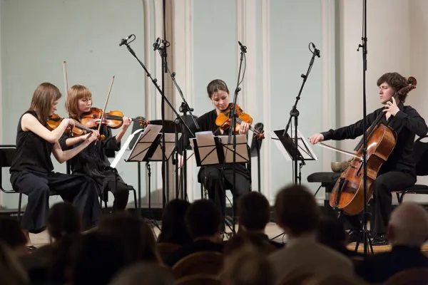«Rusquartet». Анна Снежина (первая скрипка), Анна Янчишина (вторая скрипка), Евгения Зубова (альт), Александр Дулов (виолончель).