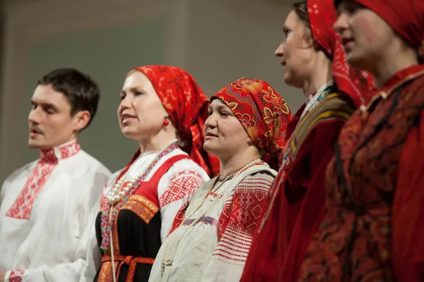 Выступает фольклорный ансамбль Московской консерватории. Художественный руководитель - Наталья Гилярова.