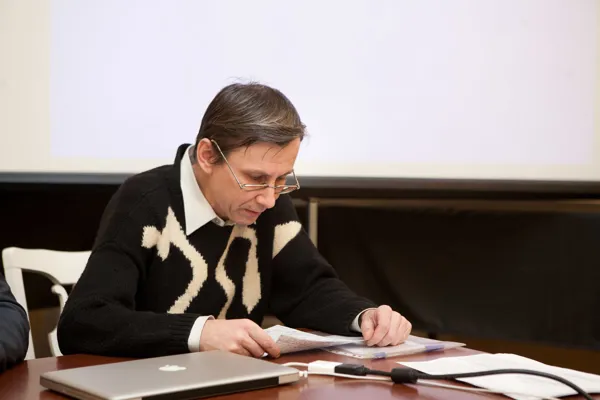 Старший библиограф Ростовской государственной консерватории имени С. В. Рахманинова Константин Анатольевич Жабинский читает доклад "Хоральная прелюдия «Ich ruf' zu Dir» И. С. Баха в фильмах «Солярис» А. Тарковского и «Простая смерть» А. Кайдановского: заметки о «диалоге» режиссера с музыкантом-интерпретатором".