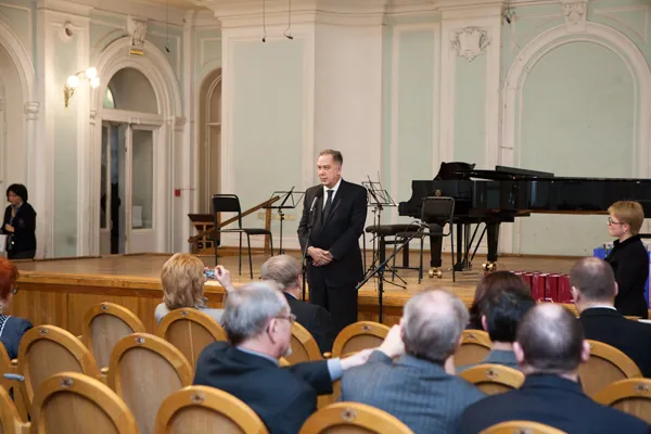 Выступает ректор Московской консерватории Александр Сергеевич Соколов.