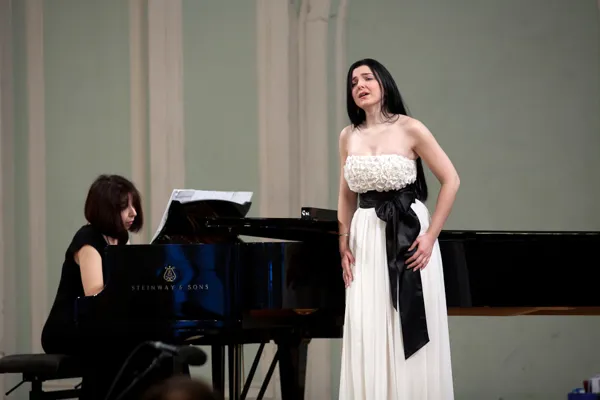 Верди. Ave Maria. Исполняет Марина Начкебия. Партия фортепиано Карина Погосбекова. 