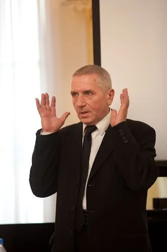 «Научные аспекты издания Полного собрания сочинений С. Рахманинова». Доклад читает кандидат искусствоведения, руководитель научного совета Русского Музыкального Издательства Валентин Иванович Антипов.
