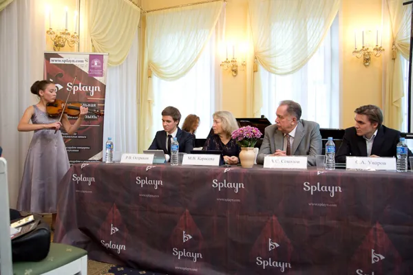 На презентации социальной сети для музыкантов Splayn.