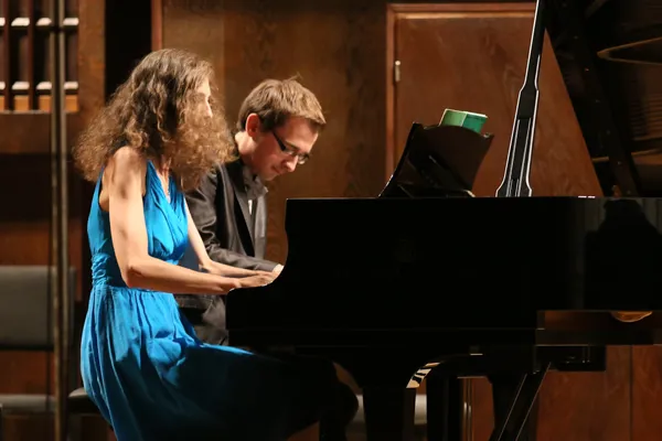 Выступление лауреатов второй премии конкурса, фортепианного дуэта «AVENTURE PIANO DUO» в составе: Ада Горбунова и Виталий Гаврук.