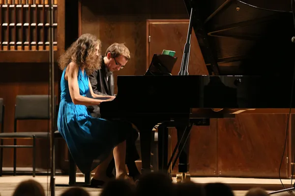 Выступление лауреатов второй премии конкурса, фортепианного дуэта «AVENTURE PIANO DUO» в составе: Ада Горбунова и Виталий Гаврук.