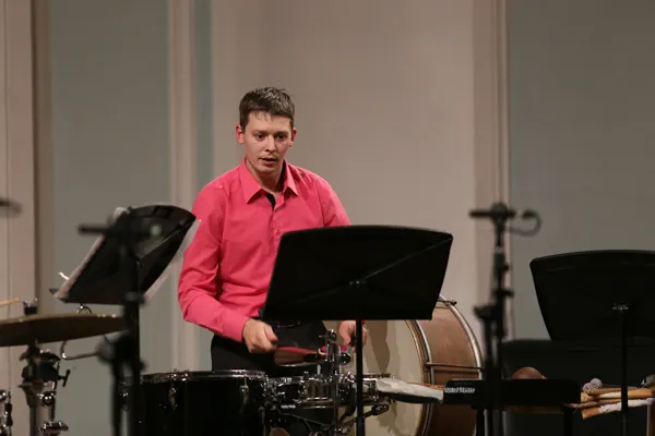 Выступает ансамбль ударных инструментов «Gnesin Percussion Group».