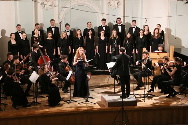 К.Ф.Э. Бах. «Magnificat» для солистов, хора и оркестра. Исполняет Камерный оркестр «MUSICA VIVA», художественный руководитель и солист Александр Рудин; вокальный ансамбль «ИНТРАДА», художественный руководитель Екатерина Антоненко. Солистка Светлана Полянская (сопрано).