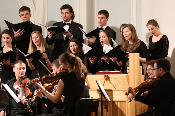 К.Ф.Э. Бах. «Magnificat» для солистов, хора и оркестра. Исполняет Камерный оркестр «MUSICA VIVA», художественный руководитель и солист Александр Рудин; вокальный ансамбль «ИНТРАДА», художественный руководитель Екатерина Антоненко.