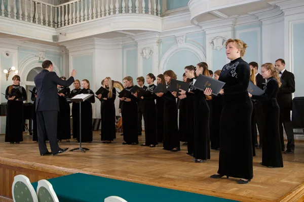 Эшенвальд. O salutaris Hostia. Исполняет Камерный хор Московской консерватории, дирижёр Александр Соловьёв.