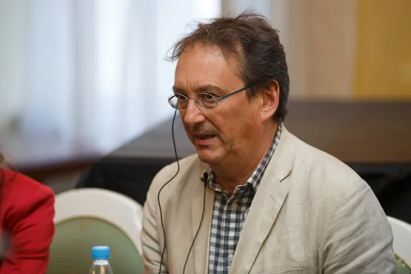 Руководитель ансамбля «The Tallis Scholars», руководитель и издатель музыкального журнала «The Musical Times», автор книг по старинной музыке, музыкальный директор Колледжа Мертон (Оксфорд) Питер Филлипс.
