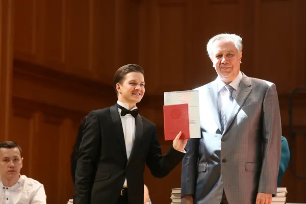 Торжественная церемония вручения дипломов выпускникам 2015 года.