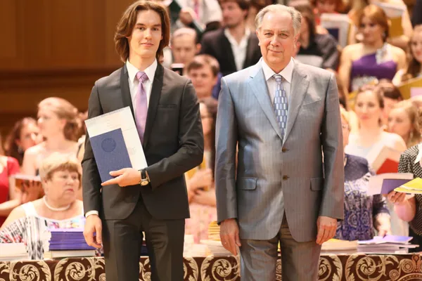 Торжественная церемония вручения дипломов выпускникам 2015 года.