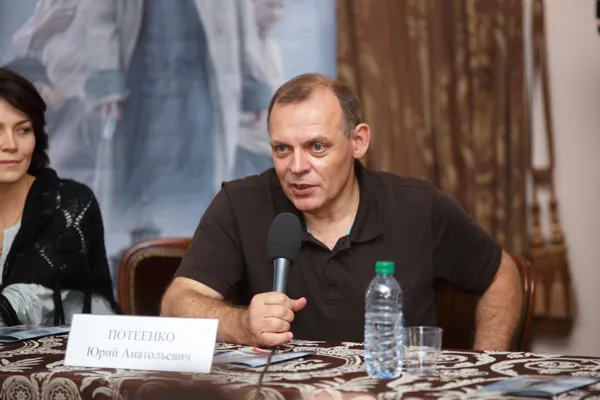 Выступает композитор, автор музыки к кинофильму Юрий Анатольевич Потеенко.