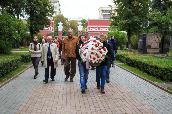 На Новодевичьем кладбище состоялся молебен и торжественное собрание, приуроченные к 125-летнему юбилею со дня рождения выдающегося хорового дирижера, педагога, музыкально-общественного деятеля, ректора Московской консерватории (1948–74 гг) Александра Васильевича Свешникова.