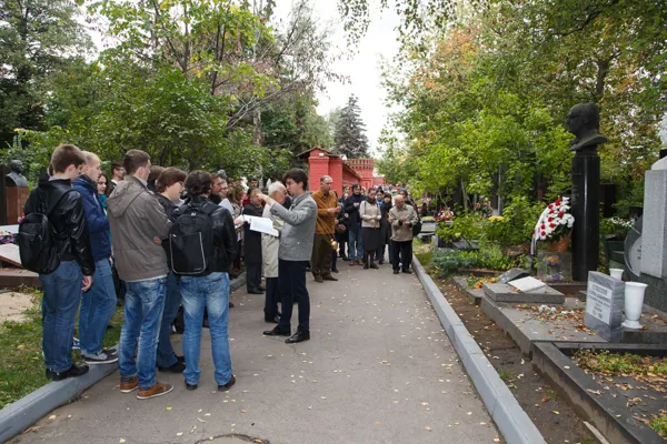 На Новодевичьем кладбище состоялся молебен и торжественное собрание, приуроченные к 125-летнему юбилею со дня рождения выдающегося хорового дирижера, педагога, музыкально-общественного деятеля, ректора Московской консерватории (1948–74 гг) Александра Васильевича Свешникова.
