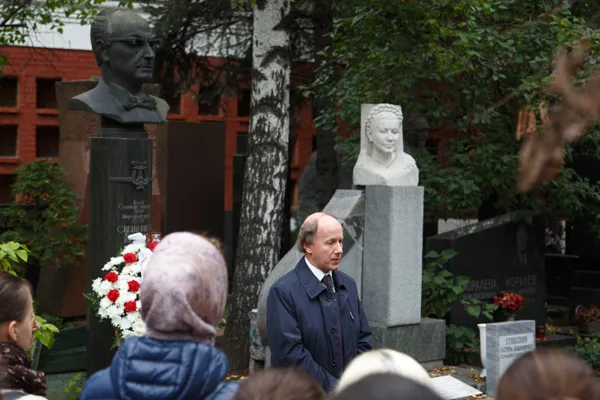 Выступает декан факультета симфонического и хорового дирижирования Московской консерватории, профессор Алексей Максимович Рудневский.