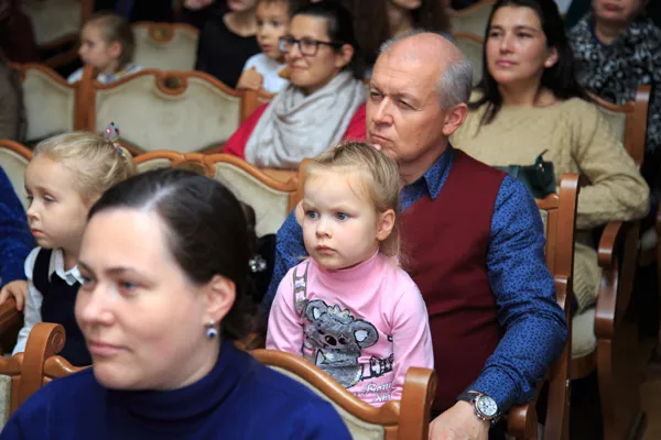 В концертном зале им. Н.Я. Мясковского прошёл концерт-лекция для маленьких зрителей «Сказки о маленьком Моцарте» – первый в рамках проекта «Большая музыка для маленьких», осуществляемого совместно Московской государственной консерватории имени П.И. Чайковского и компанией «Хёндэ Мотор СНГ».