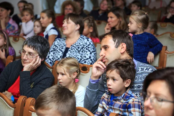 В концертном зале им. Н.Я. Мясковского прошёл концерт-лекция для маленьких зрителей «Сказки о маленьком Моцарте» – первый в рамках проекта «Большая музыка для маленьких», осуществляемого совместно Московской государственной консерватории имени П.И. Чайковского и компанией «Хёндэ Мотор СНГ».