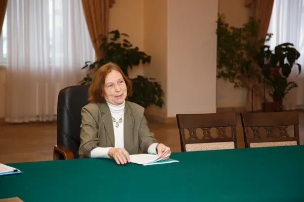 Доктор искусствоведения, заместитель директора по научной работе Мемориального музея А. Н. Скрябина, главный редактор издательства «Музыка», Заслуженный деятель искусств РФ Валентина Васильевна Рубцова читает доклад «Особенности творческого архива А. Н. Скрябина как характеристика стиля».