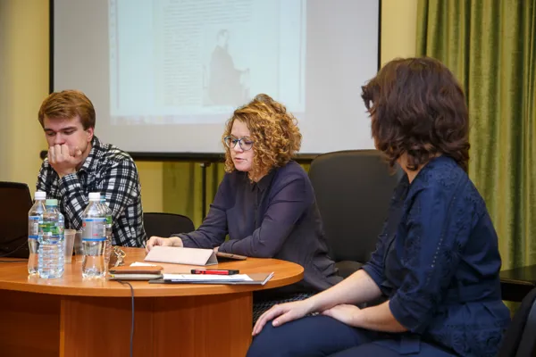 Специалист по связям с общественностью Государственного центра современного искусства Алина Николаевна Иванова-Скрябина читает доклад «А. Н. Скрябин и С. И. Танеев в музыкальной критике. К 100-летию со дня смерти».