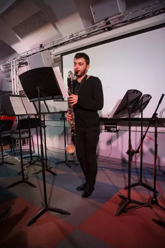 Алексей Наджаров. Clicktrack для бас-кларнета и электроники (2013). Исполняет Евгений Бархатов (бас-кларнет).