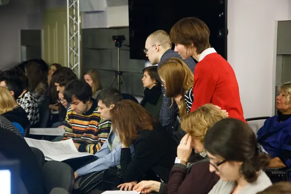 «Redshift для большого оркестра и электроники Владимира Тарнопольского: авторский анализ». Лекцию читает профессор, заведующий кафедрой современной музыки, художественный руководитель Центра современной музыки и ансамбля «Студия новой музыки» Владимир Тарнопольский.
