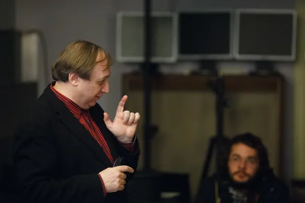 «Redshift для большого оркестра и электроники Владимира Тарнопольского: авторский анализ». Лекцию читает профессор, заведующий кафедрой современной музыки, художественный руководитель Центра современной музыки и ансамбля «Студия новой музыки» Владимир Тарнопольский.