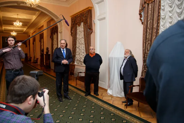 В фойе Большого зала прошла торжественная церемония передачи в дар Московской консерватории скульптурного образа одного из величайших композиторов XIХ века — Петра Ильича Чайковского. Изготовление бюста является благотворительным проектом члена Попечительского совета Консерватории Феликса Романовича Комарова. Автор бронзового бюста – скульптор Григорий Потоцкий.